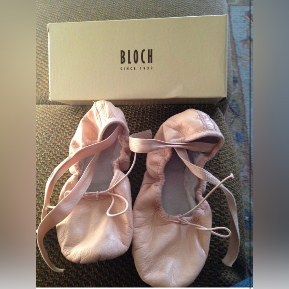 Bloch Ballet Slippers.  Little girls size 1 1/2. Brand new.  Worn once.